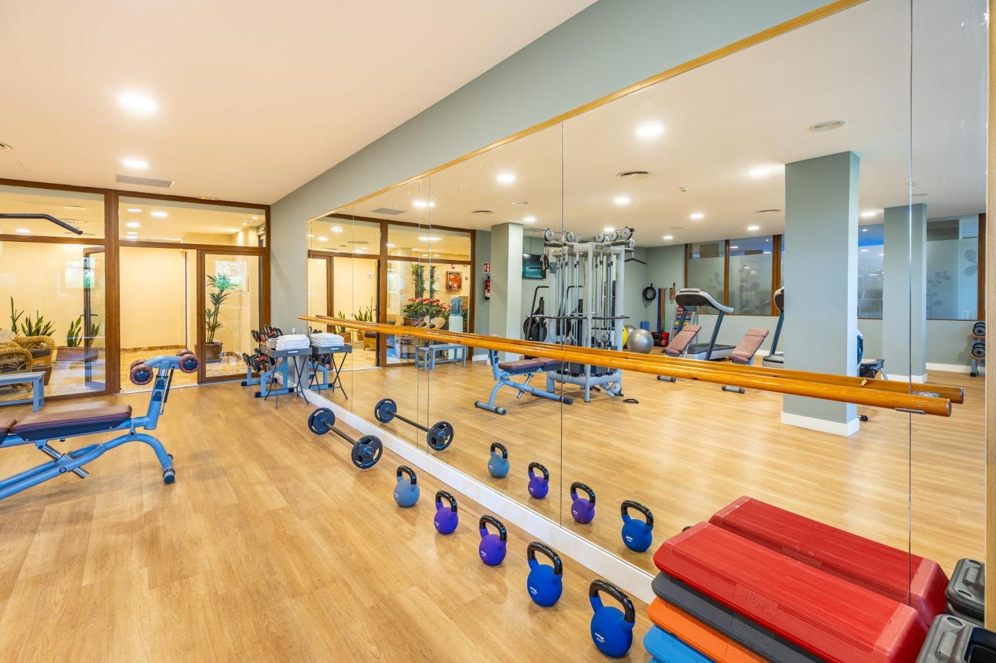 自然公园与水疗集团酒店 穆罗海滩 外观 照片 The gym at the hotel